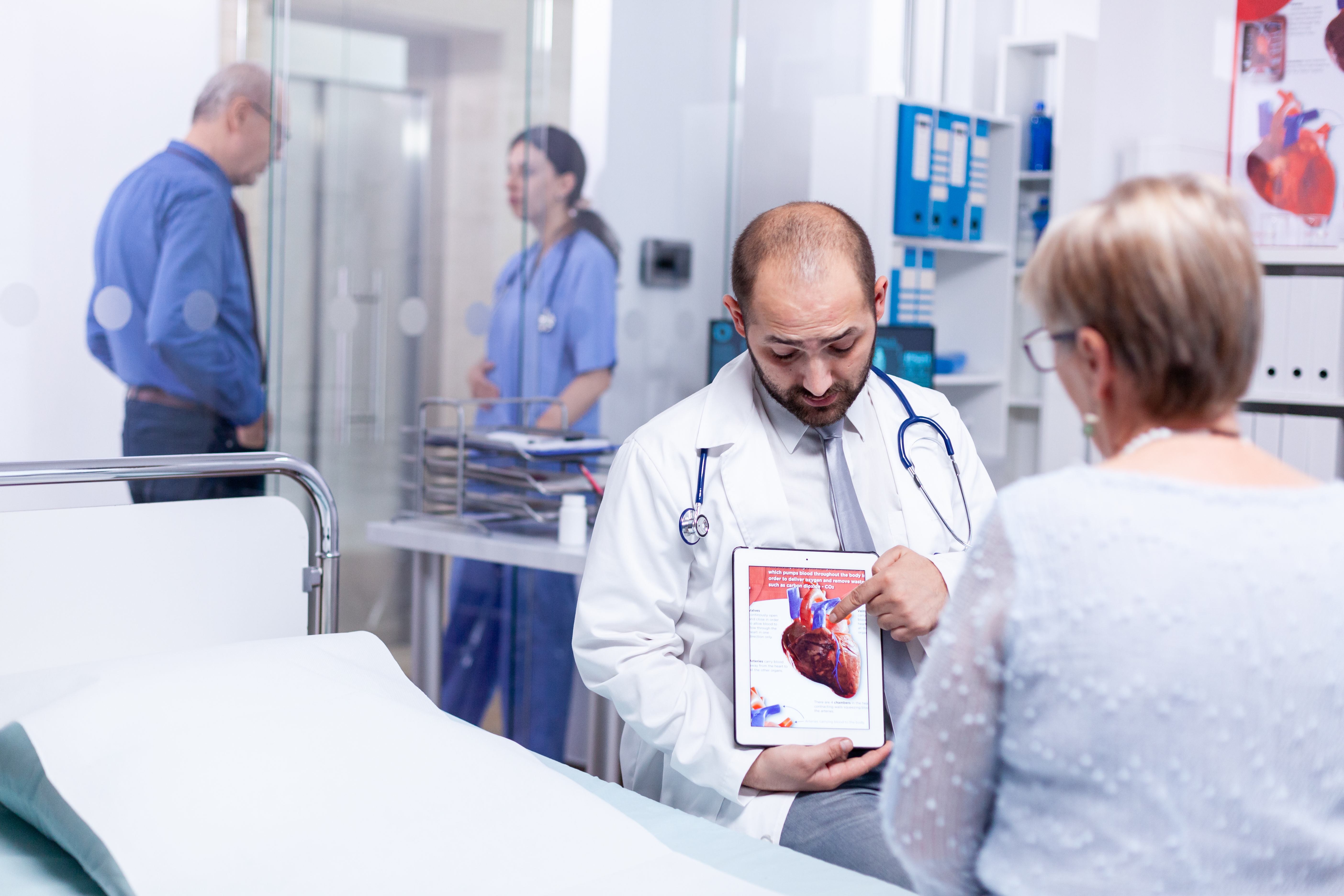 Si ce principe est aujourd’hui bien admis pour garantir au patient la meilleure qualité des soins possible, leur continuité permet aussi de réduire la nécessité de consultations et d’hospitalisations répétées (Visuel Adobe Stock 378558083)